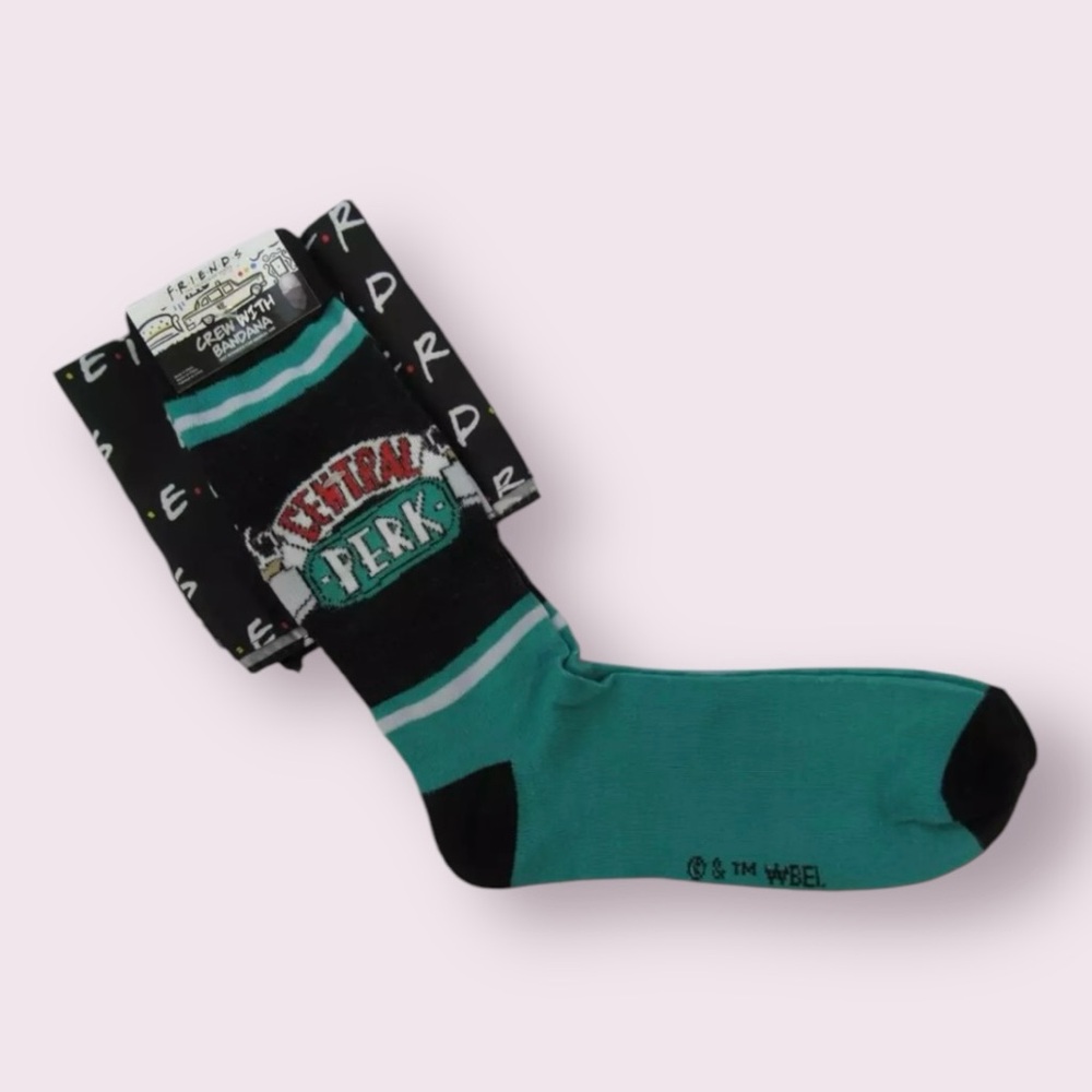 FRIENDS Central Perk Crew Socks & Bandana Set Green & Black Sz 6-12 TV Fan Humor